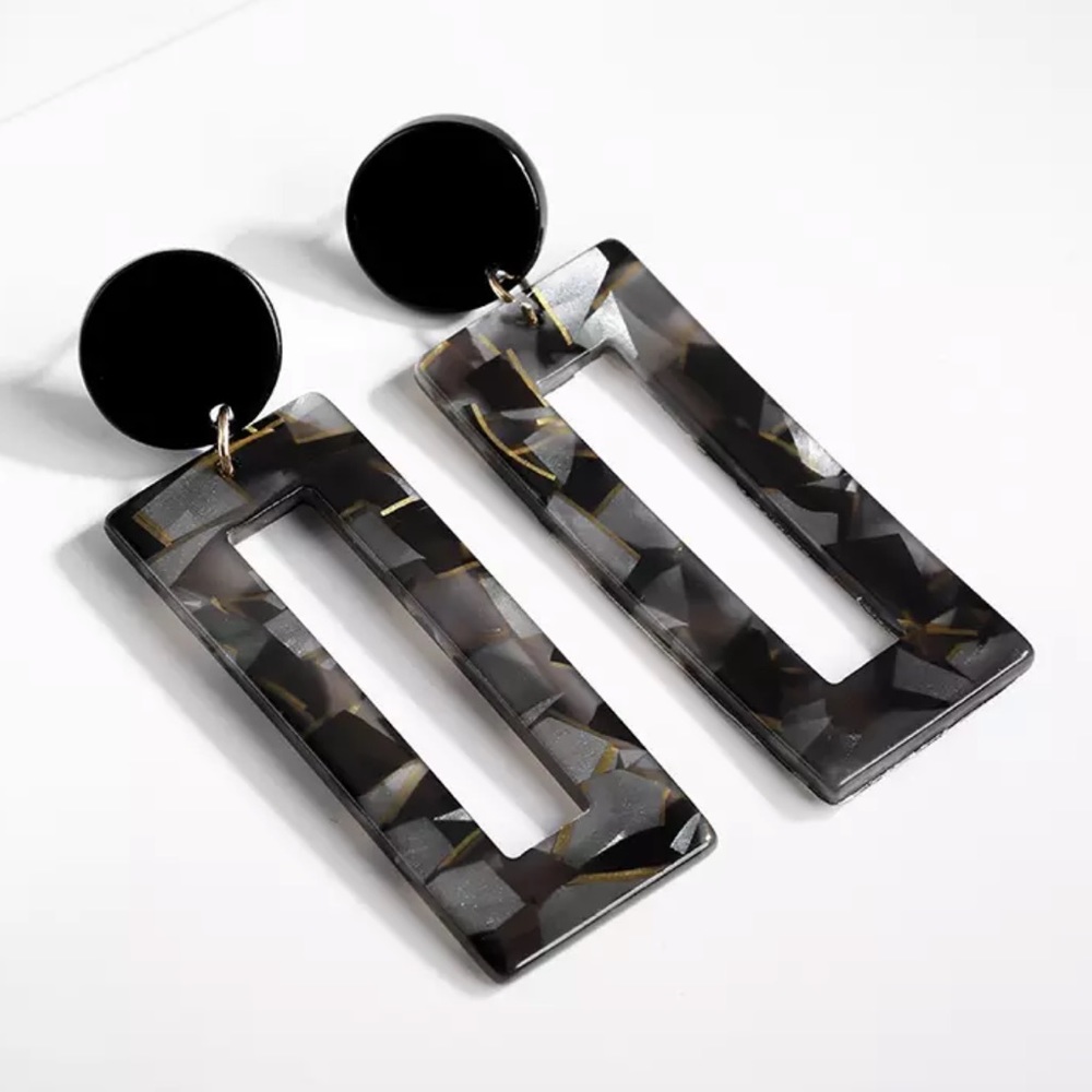 NWT Rectangle Fashion Earrings